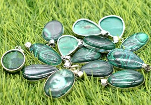 Collares con Colgante de Malaquita Plateada, Piedra Verde Natural de Forma Ovalada, Estilo Vintage, Joyería Unisex para Uso Diario - Product Image 2