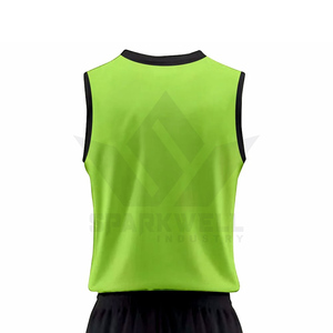 Conjunto de Camiseta de Baloncesto SPARKWELL, Sin Mangas, Cuello en V, Absorbe la Humedad, 100% Poliéster, Diseño a Rayas, Ropa Deportiva Unisex para Adultos - Product Image 4
