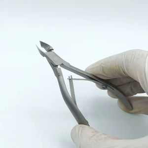 Herramienta de manicura hecha a mano con cuchillas afiladas, cortacutículas súper afilados hechos de acero inoxidable. - Product Image 1