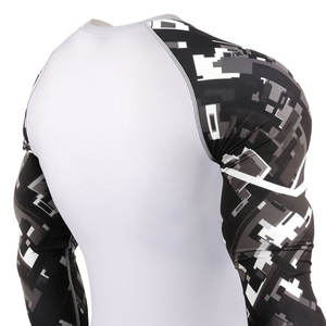 Camisetas de compresión para gimnasio para hombre con tela flexible, estructura que se adapta al cuerpo y costuras duraderas para entrenamientos intensos - Product Image 6