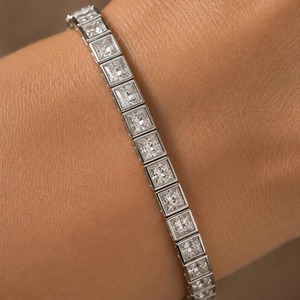 สร้อยข้อมือเทนนิสทรงสี่เหลี่ยมประดับเพชรโมอิสซาไนต์ AFAR JEWELS รุ่น Masterpiece ชุบทองบนเงินแท้ 925 ขนาด 2.5*2.5 มม. ทรงเจ้าหญิง สไตล์ฮิปฮอป สำหรับทั้งชายและหญิง - Product Image 4