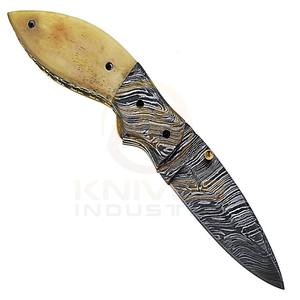 Cuchillo plegable de acero de Damasco hecho a mano con mango de hueso para uso diario, camping, caza y actividades al aire libre. - Product Image 1