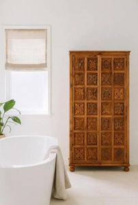 Armario Tradicional de Madera con Acabado Color Miel, Elegantes Tiradores de Latón, Armario Extensible para un Atractivo Atemporal, Ideal para Escuelas y Hospitales - Product Image 2