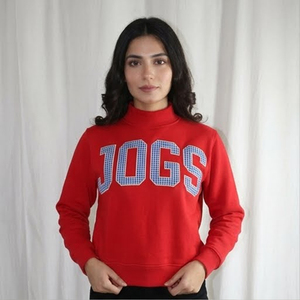 Sudadera Rosa de Cuello Alto para Mujer con Estampado a Cuadros Azules y Letras JOGS, Corte Regular, Tejido de Algodón, para Otoño - Product Image 3