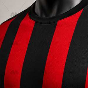 Conjunto de Uniforme de Fútbol Personalizado, Rojo y Negro a Rayas, de Secado Rápido, Transpirable, Manga Corta - Product Image 5