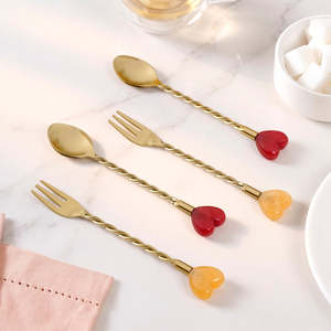 Juego de Cucharas y Tenedores de Acero Inoxidable con Diseño de Corazón Dorado Vintage, Aptos para Lavavajillas, Ideales para Catering - Product Image 1