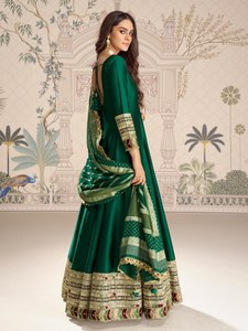 Conjunto de Traje Anarkali Verde Bordado con Pantalones Palazzo, Atuendo Tradicional para Mujer, para Bodas, Fiestas y Uso Diario - Product Image 2