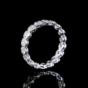Anillo de Eternidad Completo con Diamante Cultivado en Laboratorio de 2 Quilates, Corte Cojín, Certificado por IGI, con Engaste de Bisel, Oro Blanco de 18K, Joyería Fina para Boda - Product Image 4