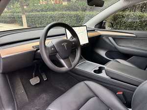 Sistema de Seguridad de Alta Velocidad para SUV Eléctrico de Lujo de Largo Alcance (525 km), Usado, Energía Eléctrica Pura, Tesla Model Y - Product Image 2