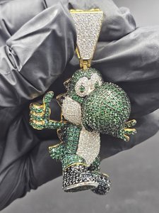 Colgante de Dinosaurio Yoshi Personalizado con Moissanita, Colgante de Personaje de Dibujos Animados en Dos Tonos, Colgante de Plata 925 con Incrustaciones de Diamantes, Colgante Hip Hop para Hombre - Product Image 3