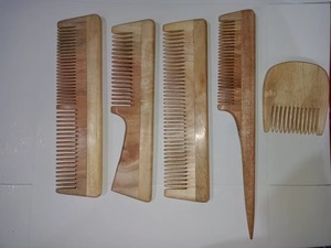 Peine de madera sostenible para el cabello, peines personalizados económicos al por mayor - Product Image 1