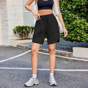 Ensemble décontracté et sportif pour femme avec logo personnalisé, short de sport à motif taille mi-haute, serviette de sport intégrée et poches - Product Image 6