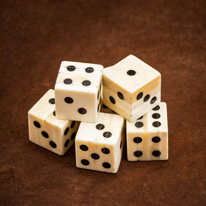 Vente en gros de dés en os naturel, personnalisables, écologiques, au toucher poli et réaliste, au design moderne, sculptés à la main, pour le jeu et la collection d'art - Product Image 5
