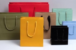Bolsas de Regalo de Papel Multicolores con Asas de Papel Trenzado, Bolsas de Compras para Empaquetado de Comestibles y Venta Minorista - Product Image 3