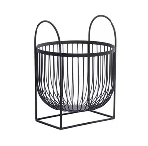 Panier à linge mobile en métal doré édition royale avec roulettes et fleurs - Product Image 4