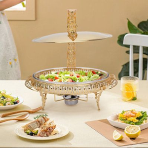 Calentador de comida de cerámica ornamental con detalles de filigrana dorada y tapa de cúpula blanca. Disponible a precios de mayorista. - Product Image 4