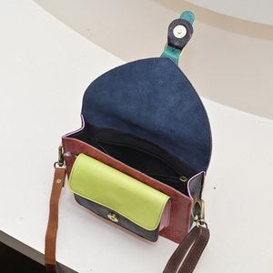 Vente chaude Style Occidental Sac À Main En Cuir Recyclé Multi Couleur Sac À Main Femmes Élégant Fourrure De Vachette Multi Utilisations Épaule Sling Sacs - Product Image 5