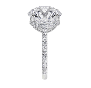 Anillo de compromiso de diamante redondo brillante de 3 quilates de alto perfil con engaste de catedral, diamantes bajo la galería y talle pavé en oro blanco - Product Image 4