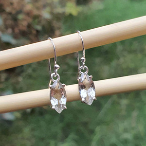 Pendientes colgantes de cristal de amatista verde originales delicados minimalistas para mujer, joyería de plata de ley 925 hecha a mano, venta al por mayor - Product Image 1