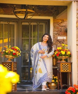 ชุดทำงานพิมพ์ลายแฟนซี USLIN พร้อมผ้าคลุมไหล่ สำหรับงานเทศกาล ราคาขายส่ง เสื้อผ้าชาติพันธุ์ สีน้ำเงินขาว - Product Image 4