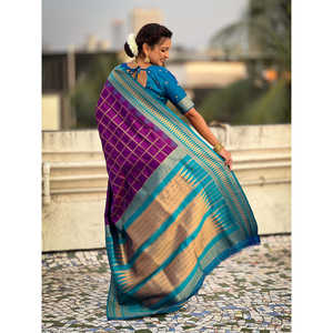 Sari en soie douce à carreaux violets Elite Weaves avec contraste traditionnel Zari tissé, élégant pour club - Product Image 4