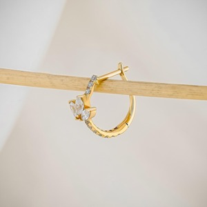 Pendientes de Aro con Diamantes y Flor de Loto en Oro de 18k, Corte Marquesa, Joyería Floral Inspirada en la Naturaleza, Pendientes Elegantes y Delicados - Product Image 6