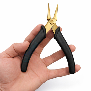 Alicates abridores de anillas de alta resistencia, de acero inoxidable con mango negro, para fabricación de pulseras, personalizados, de uso quirúrgico intensivo. - Product Image 2