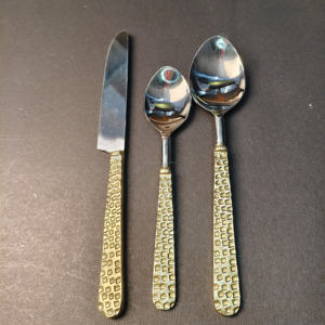 Juego de Cubiertos de Latón Dorado de 5 Piezas con Mango Martillado, Cubiertos de Acero Inoxidable de Grado Alimenticio, Juego de Cubiertos de Estilo Antiguo. - Product Image 5