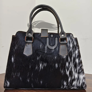 Bolso Tote de Cuero Vacuno Blanco y Negro |   Bolso de Cuero Hecho a Mano, Estilo Western, de Alta Calidad para Uso en Exteriores - Product Image 4