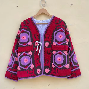 Veste kimono en velours Suzani faite à la main avec poche avant |   Couette matelassée écologique respirante anti-rides à séchage rapide pour l'hiver 100% coton - Product Image 1