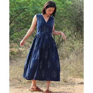 Vestido Largo Casual Bohemio de Algodón para Mujer, Azul Marino con Estampado Floral, Cuello en V, Sin Mangas - Product Image 1