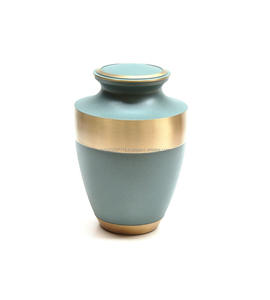 Urnes artisanales en métal de qualité supérieure de style antique pour animaux de compagnie pour les cendres de chien et de chat avec des détails commémoratifs complexes - Product Image 2