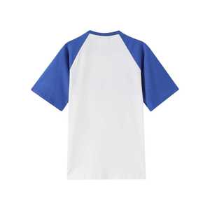 Camiseta Zeta Phi Beta de Manga Raglán Azul y Blanca con Bordado de Letras Griegas en Chenilla para Mujer, Corte Elegante - Product Image 2