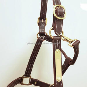 Licou de cheval en cuir triple cousu de haute qualité fabriqué en Inde avec menton et couronne réglables licou en plaque de laiton personnalisé - Product Image 6