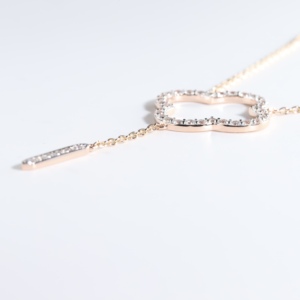 Collar de lujo con colgante de trébol de cuatro hojas con diamantes en oro rosa, brillante, para mujer, joyería fina. - Product Image 3