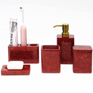 Ensemble d'accessoires de salle de bain de luxe 6 pièces en résine : porte-savon, porte-brosse à dents, gobelet, plateau et organiseur - Product Image 1