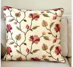 หมอนอิงพื้นถักไมโครไฟเบอร์ผ้าไหมพิมพ์ลายดอกไม้แบบกำหนดเอง ทนไฟ เป็นมิตรกับสิ่งแวดล้อม หมอนอิงตกแต่งระดับพรีเมียม - Product Image 4