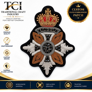 Parche Bordado a Mano con Corona Personalizada OEM ODM, Insignia Hecha a Mano con Hilos de Oro y Plata - Product Image 2