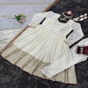 VASTRA COTTAGE Anarkali Premium Chinon con Bordado de Hilo y Lentejuelas, Pantalón de Algodón, Dupatta con Borde de Encaje, Ropa Étnica Elegante para Mujer - Product Image 3