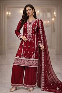 Traje de colección Eid hecho de seda india con bordados, trabajo de espejo y encaje. - Product Image 3