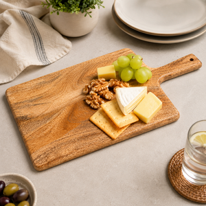 Planche à découper et à servir en bois écologique artisanale |   Planche à découper en bois de qualité supérieure avec poignée |   Pain au fromage de 1,5 cm d'épaisseur - Product Image 6