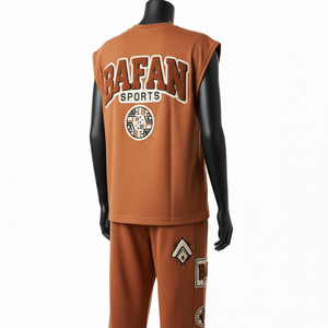 เสื้อยืดแขนกุดผ้าฝ้ายโพลีฟลีซพรีเมียมสำหรับผู้หญิง และกางเกงจ็อกเกอร์สีน้ำตาลสนิม พร้อมแพทช์ปักลายเชนีลโลโก้แบบกำหนดเอง ชุดเซ็ตสำหรับผู้หญิง - Product Image 5