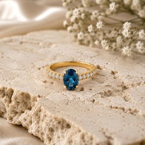 Bague en topaze bleue de Londres, taille ovale, faite à la main, en argent sterling 925, plaqué or 18 carats, élégante bague de promesse, bijoux d'anniversaire - Product Image 6