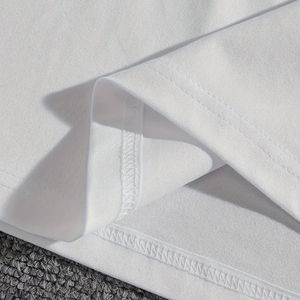 Conjunto de Dos Piezas de Ropa Deportiva Urbana para Hombre, Personalizada OEM, Camiseta de Manga Corta con Estampado Vintage y Pantalones Cortos Deportivos - Product Image 5