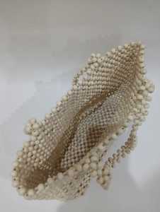 กระเป๋าสะพายไหล่ประดับลูกปัดสวยงาม ผลิตด้วยมืออย่างประณีต ผสานงานฝีมือดั้งเดิมเข้ากับเทรนด์แฟชั่นสมัยใหม่ ทำให้ทุกคอลเลกชันโดดเด่น - Product Image 5