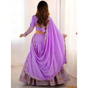 Lehenga Choli de Crepé con Lentejuelas Color Lavanda para Damas de Honor con Dupatta - Talla Grande, Estilo Vintage, Sin Tirantes, Satinado - Product Image 1