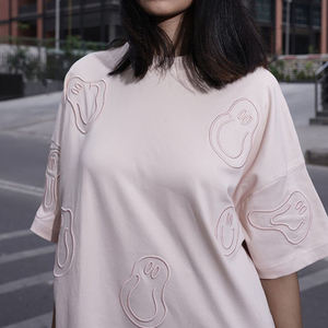 Camisetas Bordadas para Mujer, Fabricación OEM, Tela Premium con Diseño de Bordado de Puntada Fina, Personalización de Marca Disponible - Product Image 2