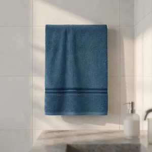 Serviette de bain rectangulaire unie en coton 100% doux bleu cendré Varad Impex Premium / Serviette de bain d'hôtel Varad Impex EliteWeave bleu cendré - Product Image 1