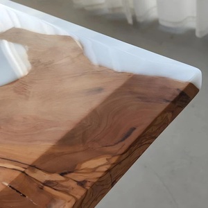 Table rectangulaire moderne en bois rustique et résine, avec incrustation de bois naturel, pour salon, design durable - Product Image 3