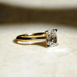 Bague de fiançailles et de mariage en diamant de laboratoire taille émeraude 1 carat en or jaune 14 carats de luxe certifiée IGI pour soirée - Product Image 5